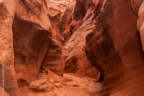 Red Sandstone Wall in Owl Canyon
