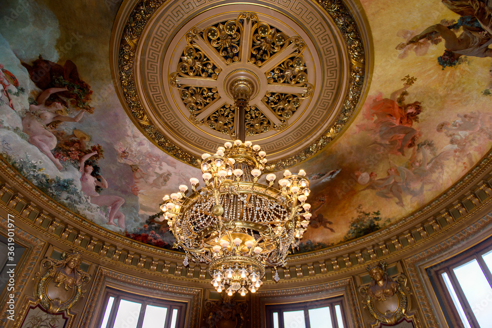 PARIS - APRIL 1, 2018: Chandelier of the Palais Garnier, an opera house ...