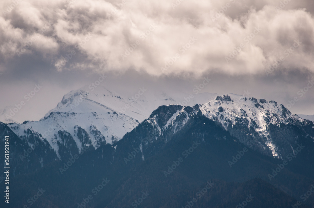 Obraz premium Bucegi mountain peak seen from Rasnov.