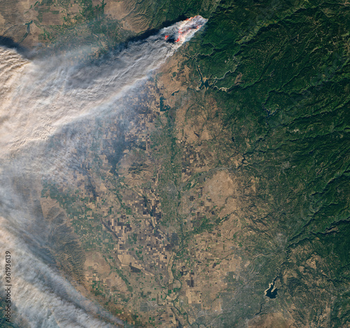 Fototapeta Naklejka Na Ścianę i Meble -  Satellite view of the wildfires in Paradise, California.Elements of this image furnished by NASA.