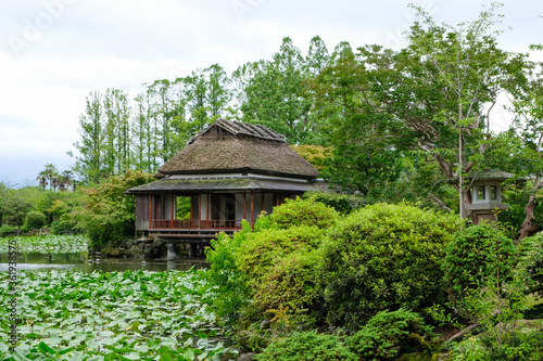 日本庭園の茶室「隔林亭」