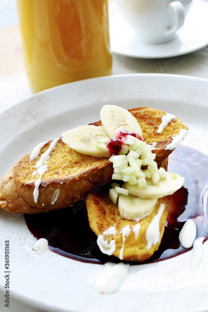 French toast with banana and raspberry sauce