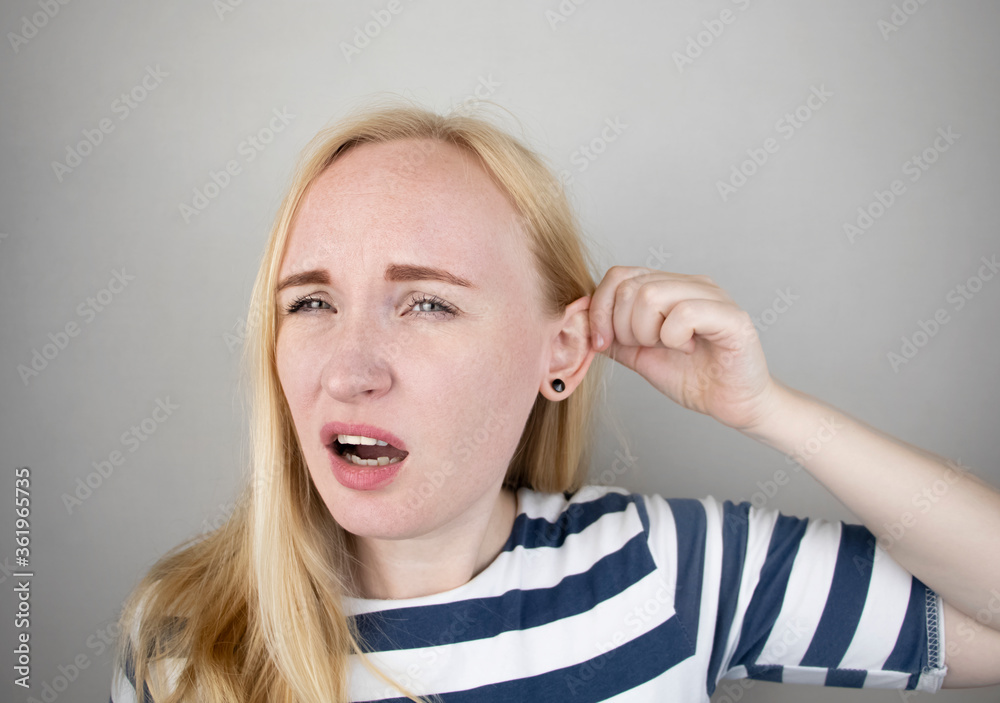 A woman suffers from pain in the ear. The auditory meatus hurts due to