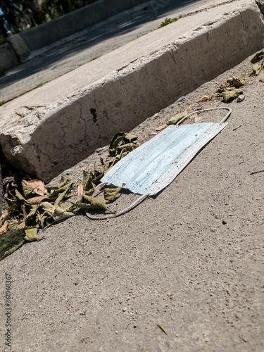 an abandoned surgical mask, after the COVID-19 emergency, increases the environmental risk due to the incorrect disposal of disposable surgical masks