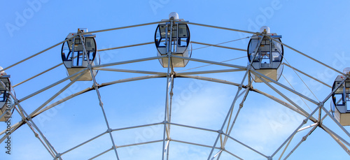 Fototapeta Naklejka Na Ścianę i Meble -  Ferris wheel against the blue sky
