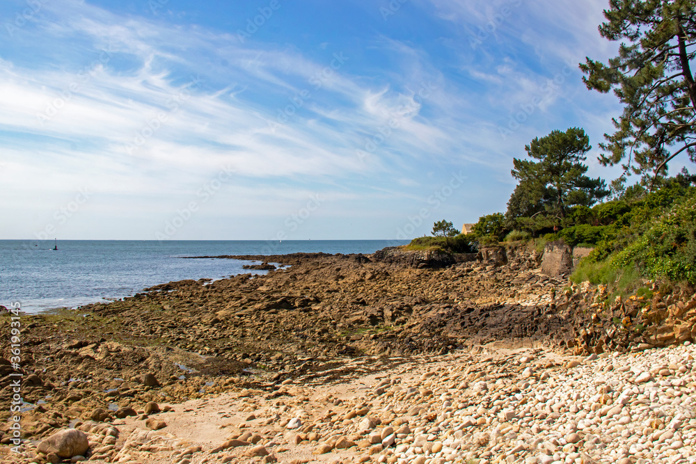 Sainte-Marine. Combrit. Côte rocheuse sur l'estuaire de l'Odet.  Finistère. Bretagne
