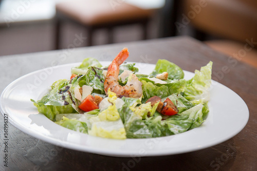 Shrimps Salat mit Tomate Pfeffer und Parmsam – Rezepte für Meeresfrüchte