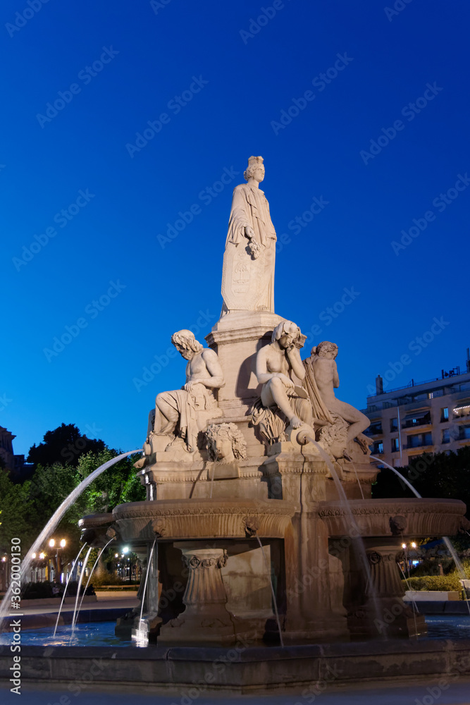 Fontaine Pradier sur l'esplanade Charles de Gaulle à Nîmes - Gard - France