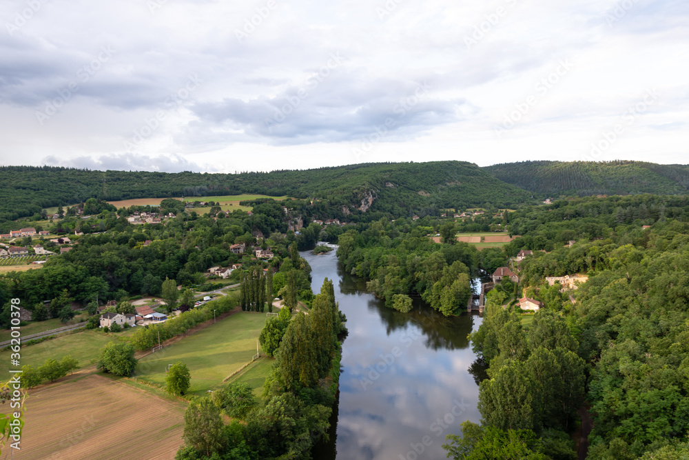 Vue sur le Lot depuis le rocher de Saint-Cirq-Lapopie