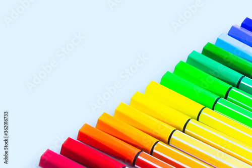 Set of multi-color felt-tip pens.