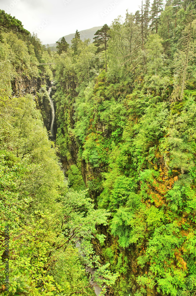 Obraz premium Corrieshalloch Gorge with Falls of Measach in the Scottish Highlands.