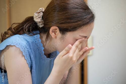 洗顔が終わってすっぴんの彼女