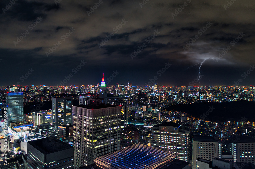 Fototapeta premium 新宿の雷鳴