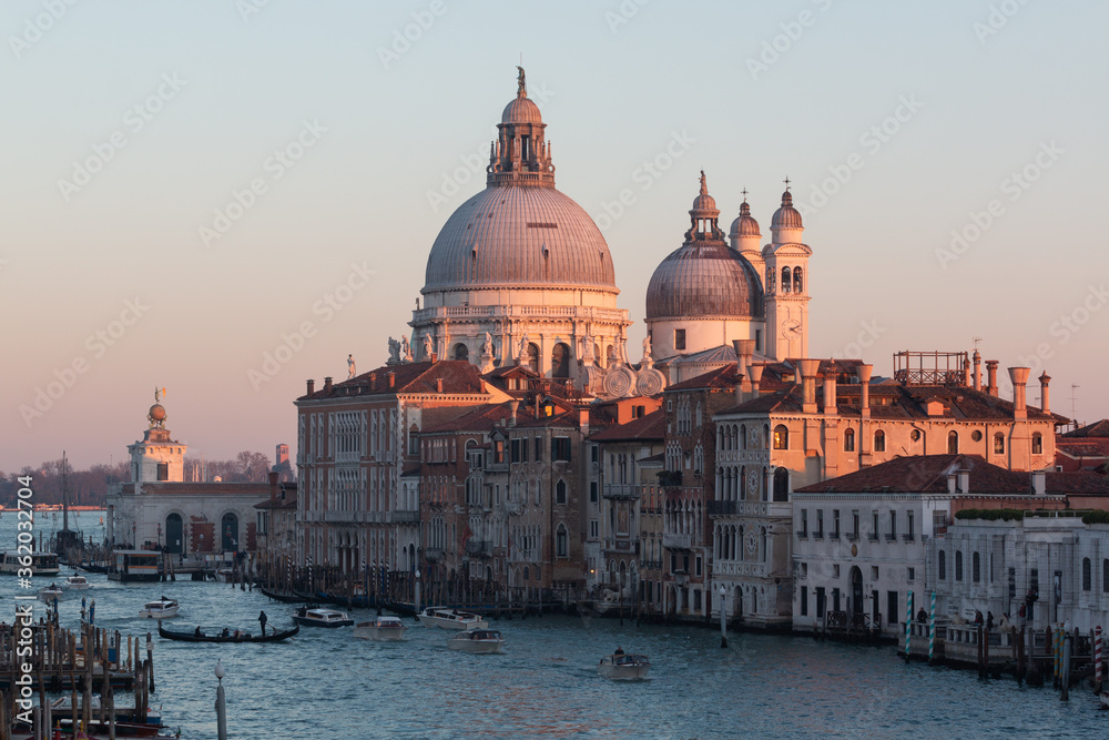 Vue sur Venise depuis le pont Accademia