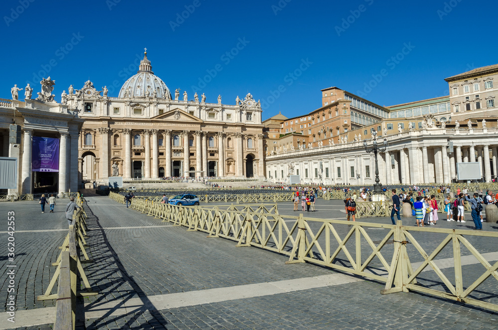 VATICAN CITY, ROME, ITALY - SEPTEMBER 22, 2017. A view of St. Peter's Basilica in St.Peter's Square (Piazza San Pietro) in Vatican City