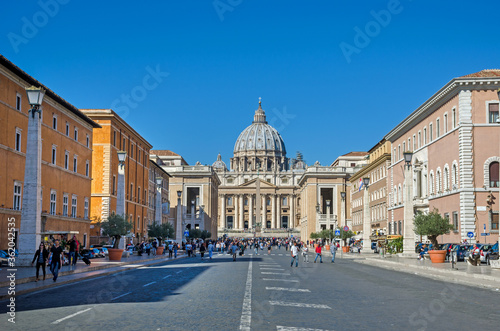 VATICAN CITY, ROME, ITALY - SEPTEMBER 22, 2017. A view of St. Peter's Basilica in St.Peter's Square (Piazza San Pietro) in Vatican City