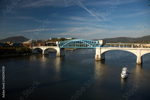 Photography The Market Street Bridge (also John Ross Bridge) is a bascule bridge that spans the Tennessee River between downtown Chattanooga, Tennessee, and the Northshore District