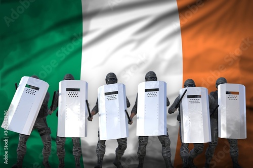 Tableau sur toile Ireland protest stopping concept, police officers protecting state against mutin