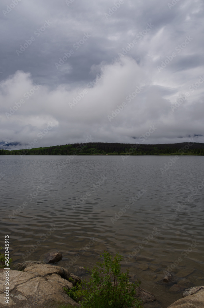Fototapeta premium Pyramid Lake on a Cloudy Day