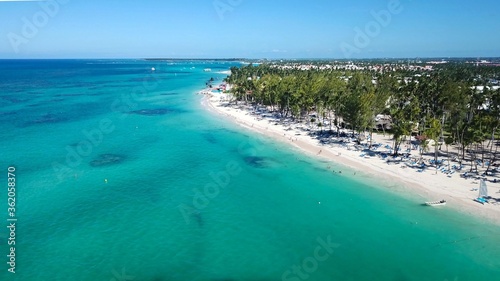 Fototapeta Naklejka Na Ścianę i Meble -  Beach in Punta Cana, Dominican Republic. Paradise beach on the Caribbean Sea