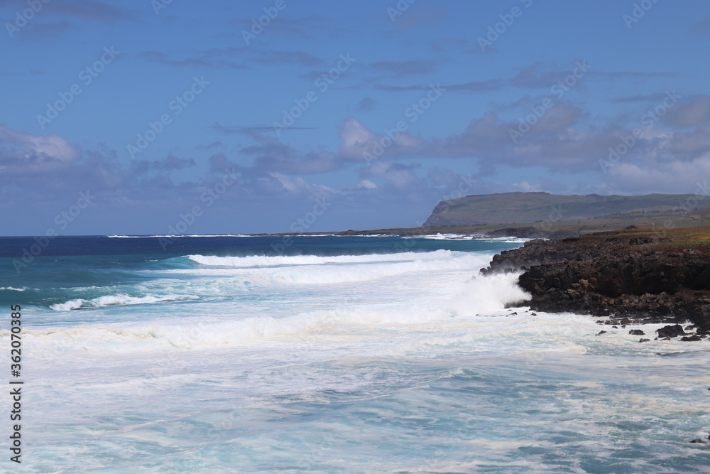 Vagues sur le littoral de l'île de Pâques