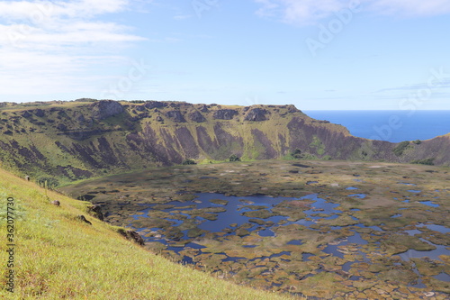 Cratère du volcan Rano Kau à l'île de Pâques