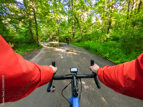 Obraz na płótnie Cyclist on a gravel bike ride in the forest