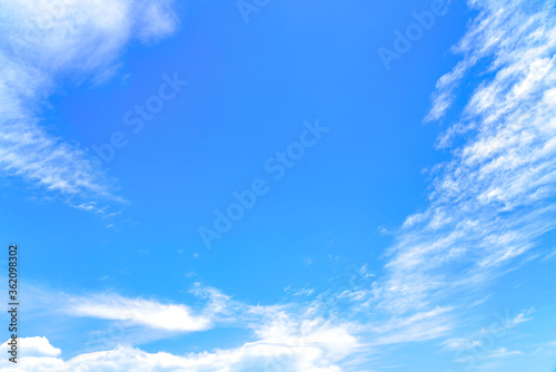 Obraz na płótnie 【空イメージ】青空と白い雲 w salonie
