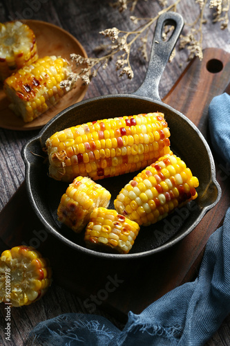 roasted corn in pot pan
