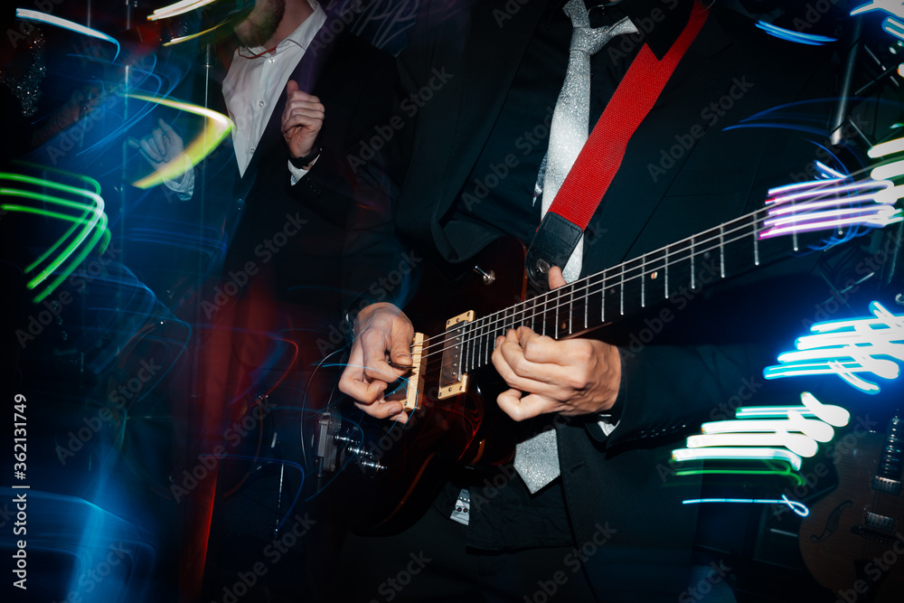 Obraz premium rock band performing. guitarist plays guitar solo