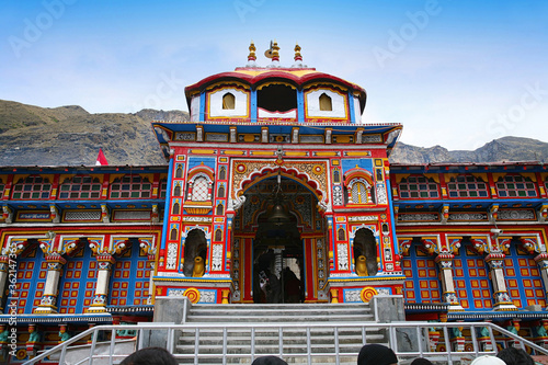 Wall Mural One of the most sacred and famous centres of pilgrimage in India, the Badrinath Vishnu temple