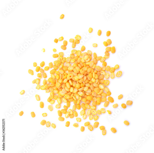 Yellow bean chickpeas fried baked salt and seasoning crispy for nack / Giant corn isolated on white background