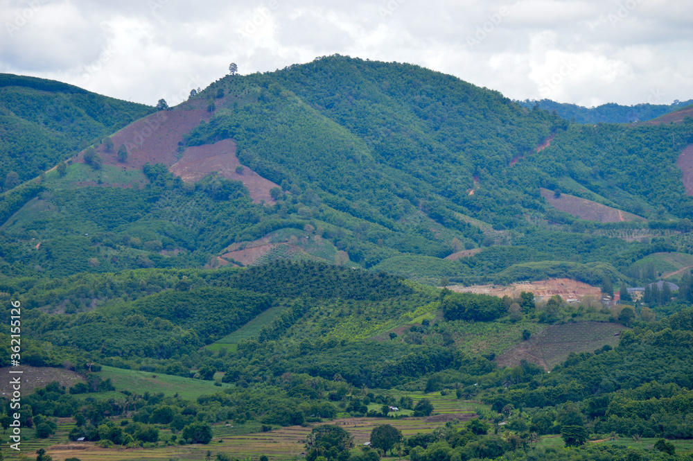 Obraz premium landscape with mountains and clouds