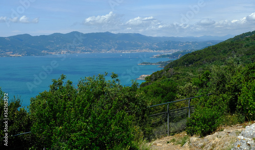 Panorama della costa del Mar Ligure da Montemarcello, in territorio di Ameglia, La Spezia, Liguria, Italia.