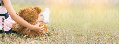 Canvastavla Banner Happy Child hug teddy bear in green park playground
