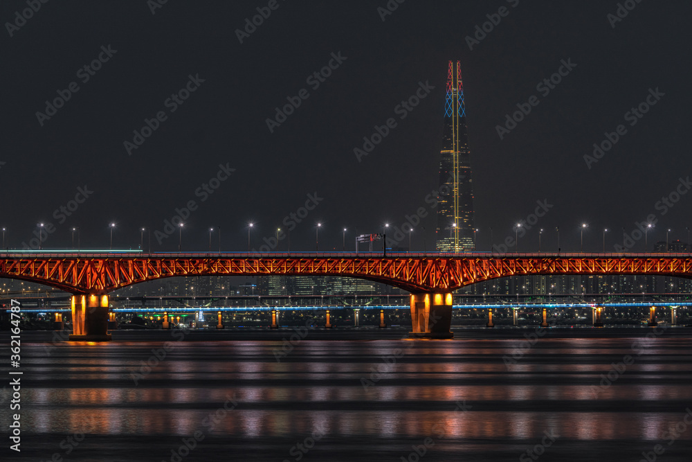 Fototapeta premium Seongsu bridge at night