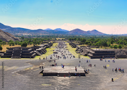 Calzada de los muertos Teotihuacan