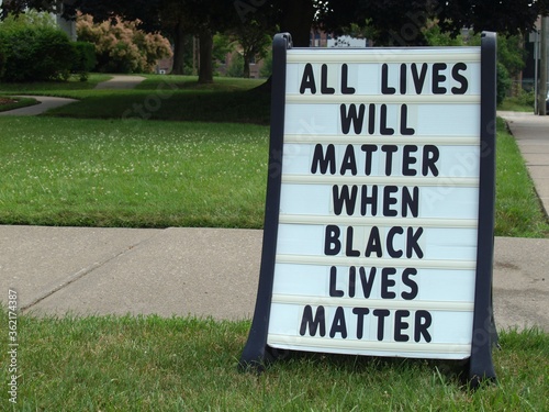 Foto A sign outside a church in the summer of 2020 says All Lives Will Matter When Bl