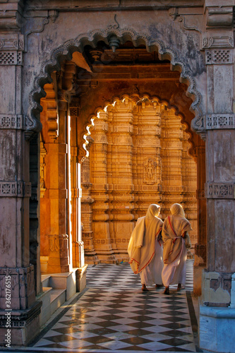 Foto Entrance of Jain temples on top of Shatrunjaya hill