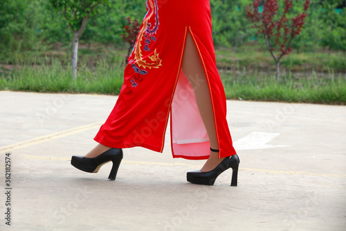 red cheongsam ladies in the park