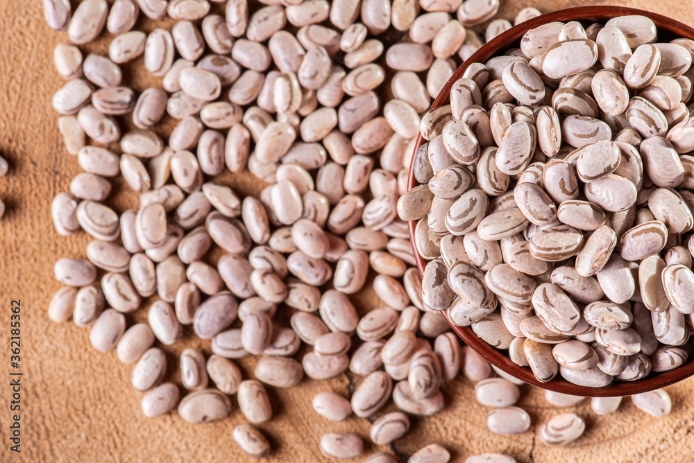 Fototapeta premium Raw brown bean grains seen close up
