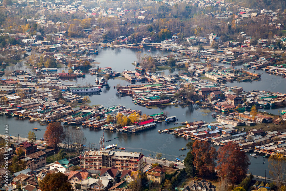 A spectacular view of Dal lake from Shankaracharya temple in Sri