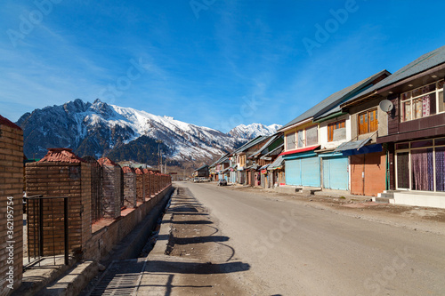 A road passing through Sonmarg and leads to Himalayan Mountains