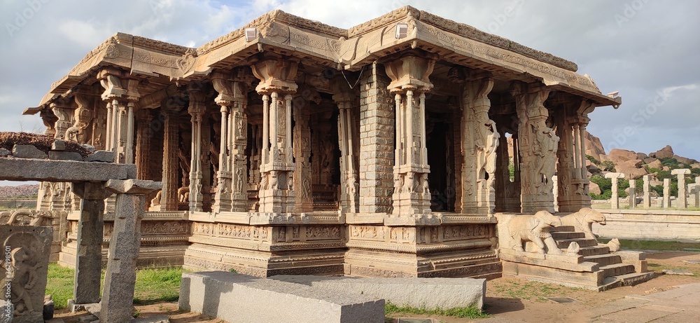 Fototapeta premium world famous hampi stone chariot & other historical architectures 