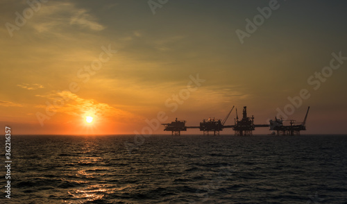 Sunset at "Johan Sverdrup" oil field © freddytb Foto