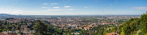 Fototapeta Naklejka Na Ścianę i Meble -  Bergamo, Italy. Amazing landscape at the downtown from the old town located on the top of the hill. Bergamo one of the beautiful city in Italy