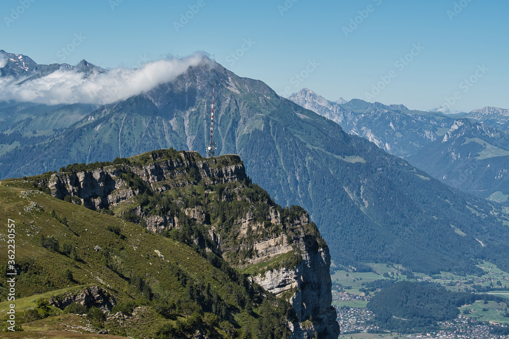 Schöne Aussicht von der Spitze der schweizer Berge