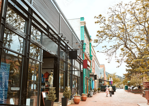 Shops, retail business and restaurants along Pearl Street Mall, a pedestrian mall in Boulder County. Boulder, Colorado, USA