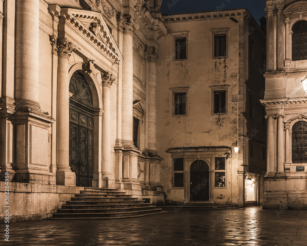 night photo of the streets of venice
