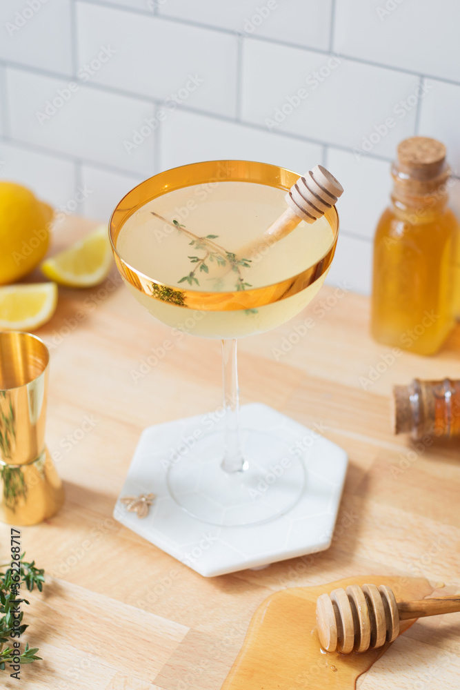 Bee's Knees Honey Gin Cocktail Bee's Knees Honey Gin Cocktail